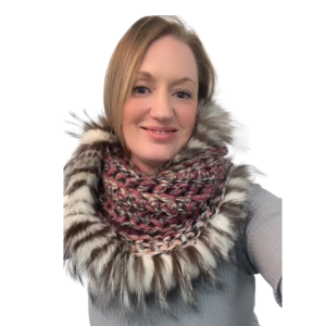 Foulard Torsade fait à la main au Québec avec amour. Fait de 25% laine et 75% acrylique Fourrure recyclée 