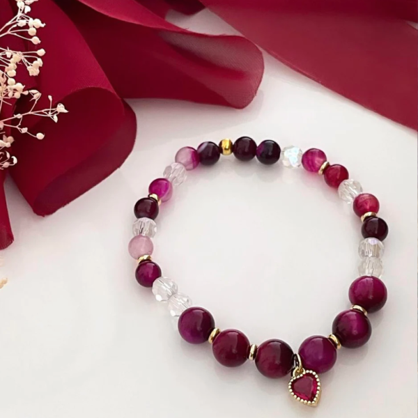 Bracelet pour femme fait principalement de pierres semi-précieuses Fait à la main au Québec avec amour par Bijoux Sophistikate. Couleurs frappantes idéales pour rehausser le look et favoriser la prise de décision (si vous croyez à la vertu des pierres) Disponible en 2 grandeurs 6.5 pouces 7 pouces