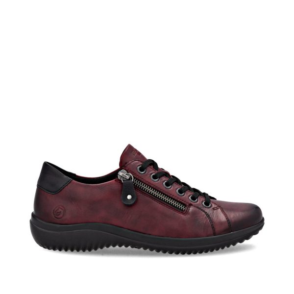 Chaussure pour Femme Remonte avec lacets et fermoir latéral. Permet un ajustement personnalisé en plus d'offrir l'opportunité d'enfiler rapidement la chaussure. Semelle amovible pour insérer une semelle orthopédique.