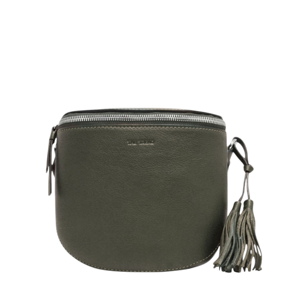 Sac de taille pour femme fait entièrement de cuir. Sangle ajustable pleine longueur. Dimensions 7 X 5 X 2.4 pouces. Couleur Kaki.