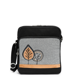 Sac bandoulière pour femme prêt-à-oser Jak's. Sangle ajustable pleine longueur. Pochette organisationnel au devant pour insérer plusieurs cartes. Lavable à la machine  Dimensions 25 X 26 X 7.5 cm.