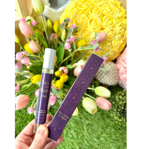 Parfum d'ambiance à vaporiser au moment ou tu t'installes pour écrire, méditer, travailler ......  T'ancrer au ressenti de la femme que tu deviens c'est à dire impossible à ignorer tellement elle rayonne, 