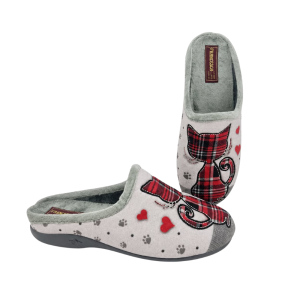 Découvre les pantoufles Francesca pour femme avec motif chat à carreaux. Douces, confortables et faciles à enfiler pour relaxer à la maison.