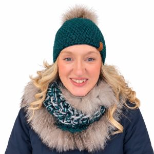 Duo de tuque et cache cou torsadé avec fourrure recyclée  Fait à la main avec Passion au Québec.